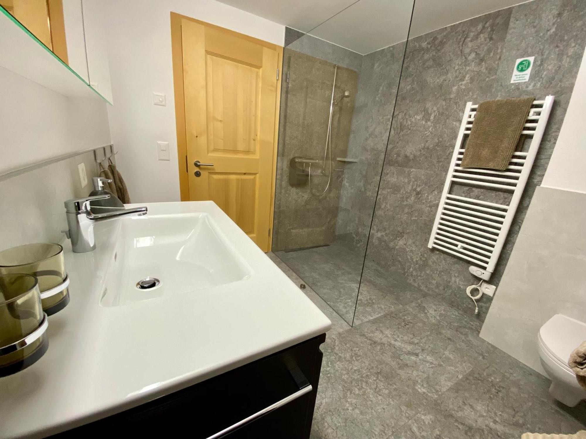 Moderne Helle Ferienwohnung 1-6 Pers - Chasa32 Eg Guarda Εξωτερικό φωτογραφία