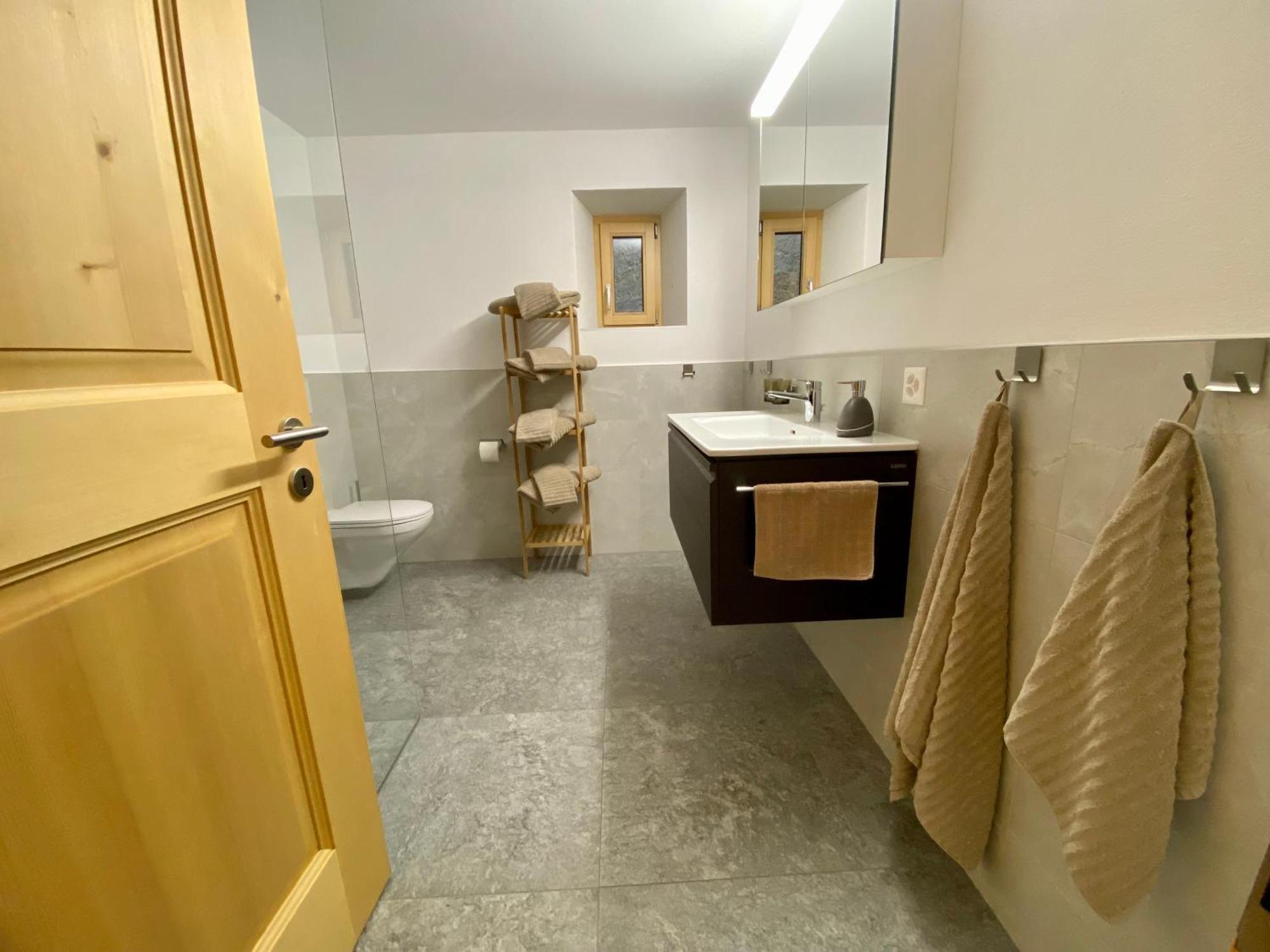 Moderne Helle Ferienwohnung 1-6 Pers - Chasa32 Eg Guarda Εξωτερικό φωτογραφία